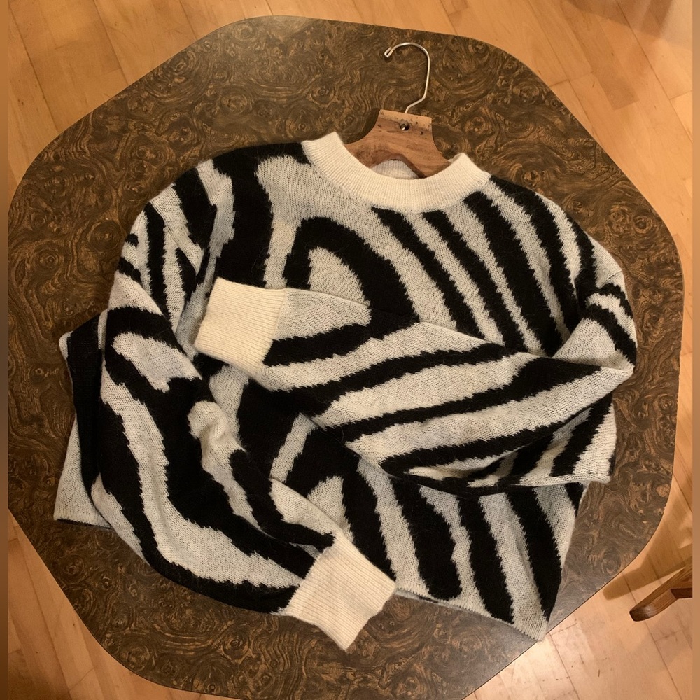 Aritzia Tna Cropped Mohair Sweater